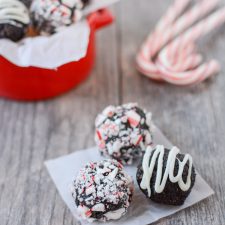 No Bake Chocolate Peppermint Protein Balls - Veggies Don't Bite