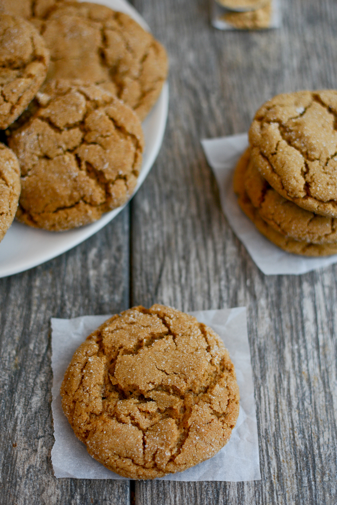 https://www.theleangreenbean.com/wp-content/uploads/2023/11/chewy-gingerbread-cookies-2.jpg